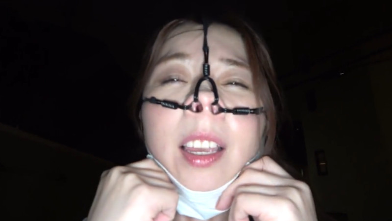 加藤ツバキ セーラー服 野外鼻フック2