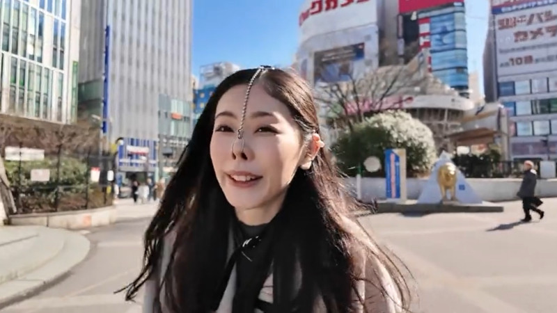 小松杏 鼻フック 屋外散歩