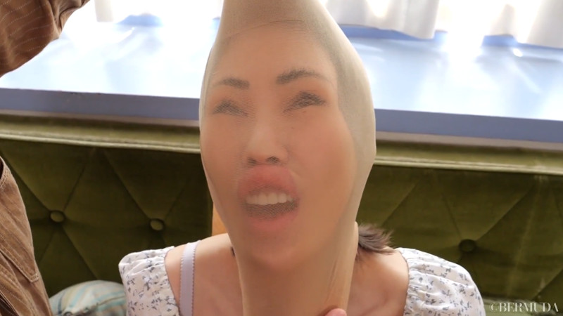 MOMONE 顔面パンスト2