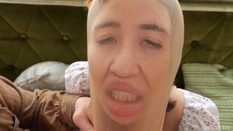 MOMONE 顔面パンスト3