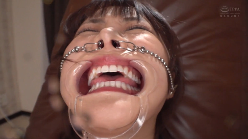 美女 鼻フック 開口器