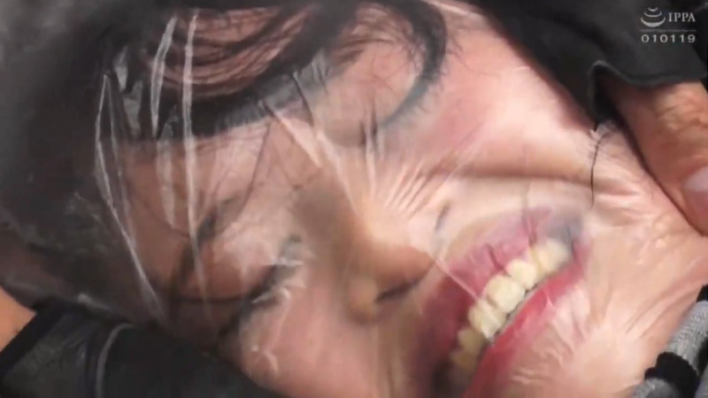 望月あやか ビニール袋顔面窒息責め6