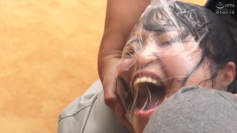 望月あやか ビニール袋顔面窒息責め8