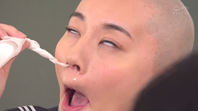 平泉栞奈 スキンヘッド 白目 変顔