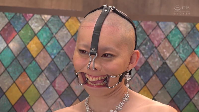 平泉栞奈 スキンヘッド 鼻フック 開口器2