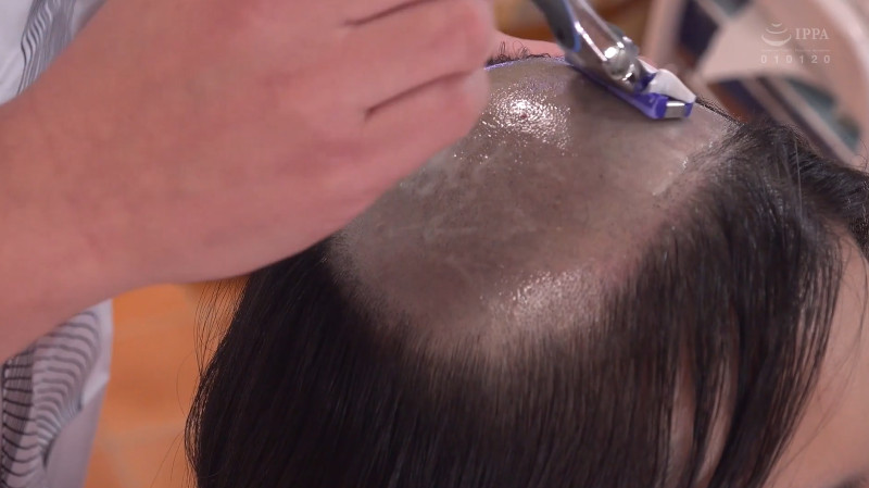 平泉栞奈 スキンヘッド 全剃り