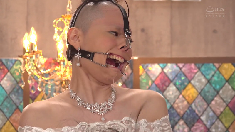 平泉栞奈 スキンヘッド 鼻フック 開口器4