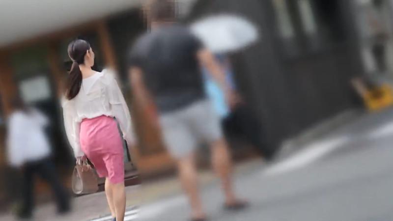街で美女をナンパ