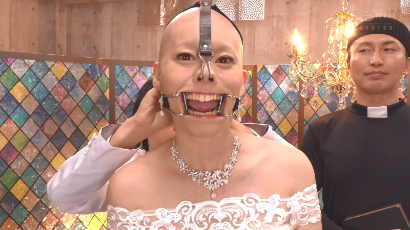 平泉栞奈 スキンヘッド 鼻フック 開口器3
