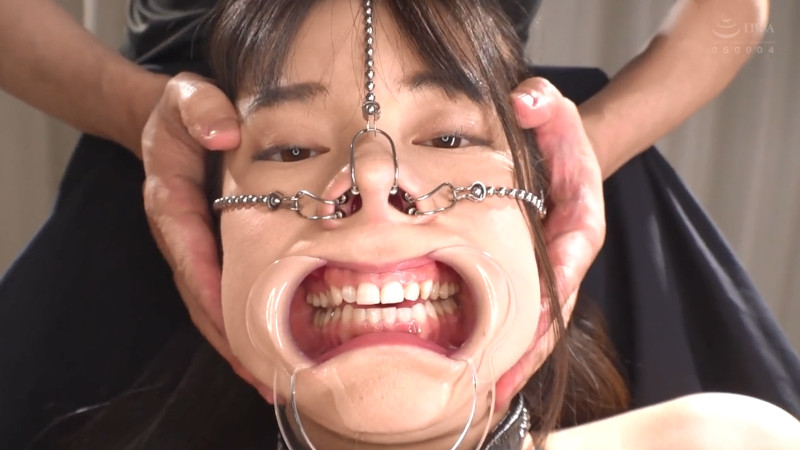 十川ありさ 極小ビキニ 三方向鼻フック 開口器12